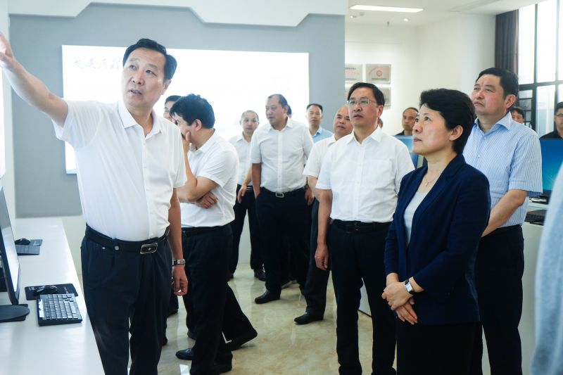 省委常委、长沙市委书记吴桂英一行莅临1xBET信安调研考察
